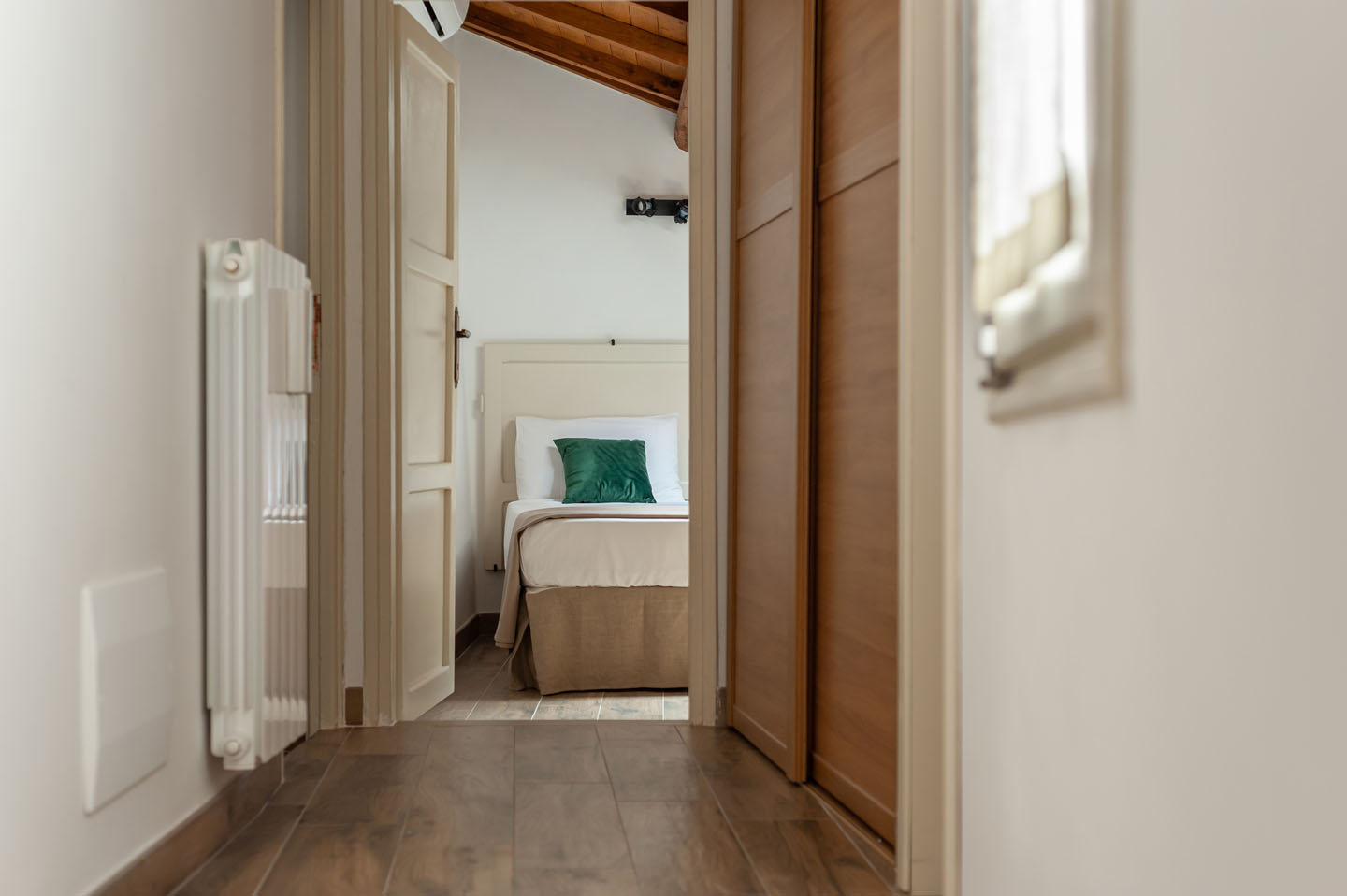 Bed & box gallery image